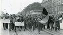 Demonstrace Brňanů na protest proti okupaci před hlavním nádražím.