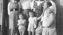 Ryszard Siwiec s manželkou, dvěma dcerami a dvěma syny v červnu roku 1961. Později se narodil ještě syn Wit.