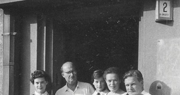 Ryszard Siwiec s manželkou, dvěma dcerami a dvěma syny v červnu roku 1961. Později se narodil ještě syn Wit.