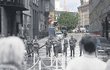 Lidem mířícím 21. srpna 1969 na výroční protestní shromáždění do centra Brna, přehradili milicionáři cestu v Sukově ulici.
