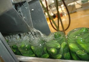 Na konci roku 2023 uzavře norská společnost Orkla konzervárnu Pika v Bzenci na Hodonínsku. Vyrábějí se tam například Znojemské okurky nebo nakládané zeleninové směsi Moravanka či Kunovjanka.