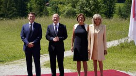 Francouzský prezident Emmanuel Macron a německý kancléř Olaf Scholz na summitu G7 (26.6.2022)