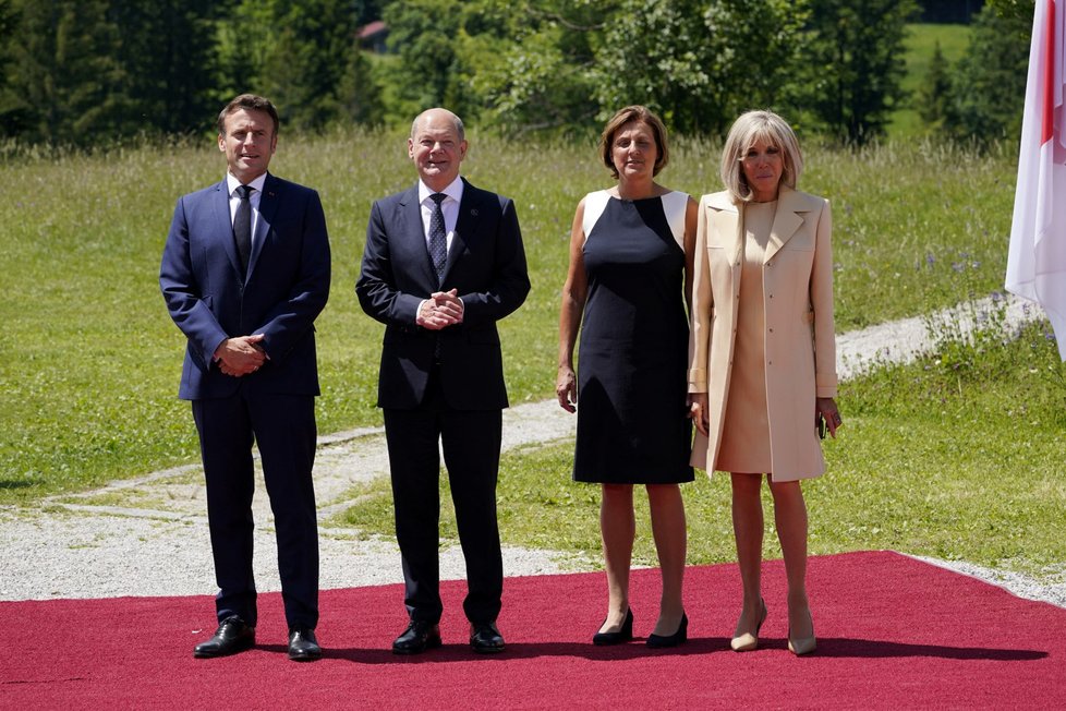 Francouzský prezident Emmanuel Macron a německý kancléř Olaf Scholz na summitu G7 (26.6.2022)