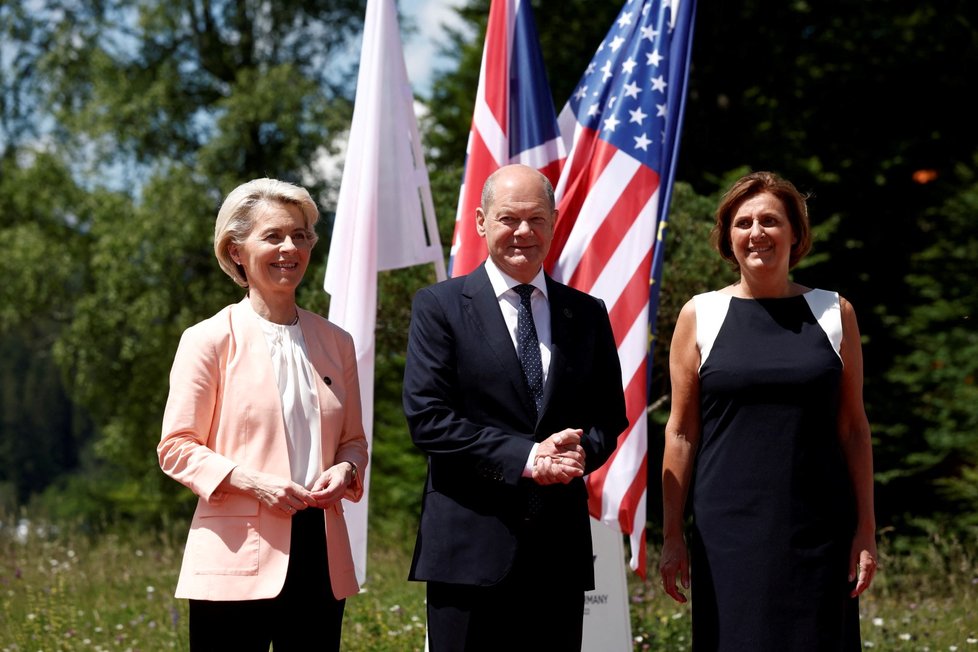 Americký prezident Joe Biden, německý kancléř Olaf Scholz a šéfka Evropské komise Ursula von der Leyenová na summitu G7 (26.6.2022)