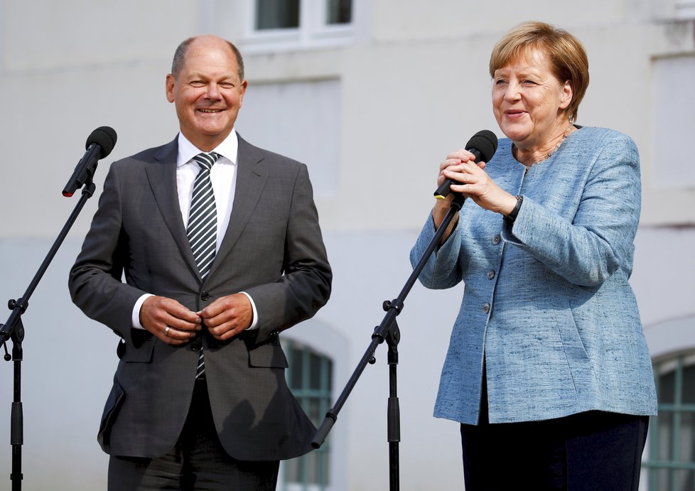 Olaf Scholz (SPD) s kancléřkou Angelou Merkelovou (CDU)