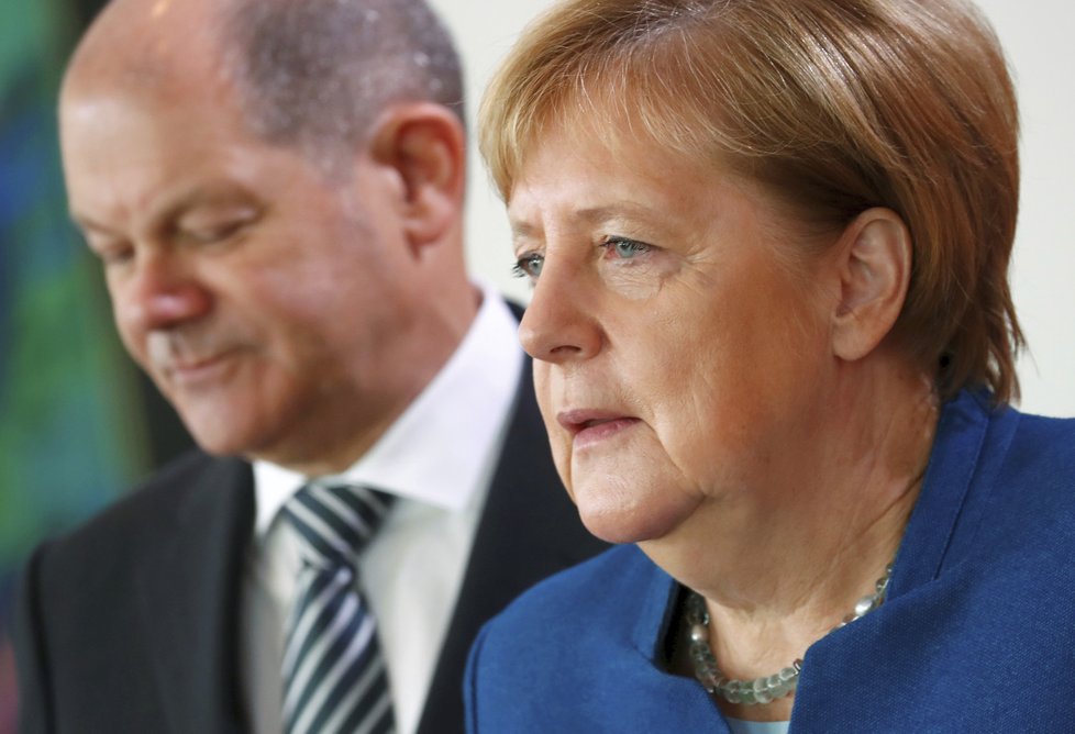 Německý ministr financí Olaf Scholz (SPD) s kancléřkou Angelou Merkelovou (CDU)