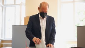 Německé volby 2021: Lídr SPD Scholz volil v Postupimi (26. 9. 2021)