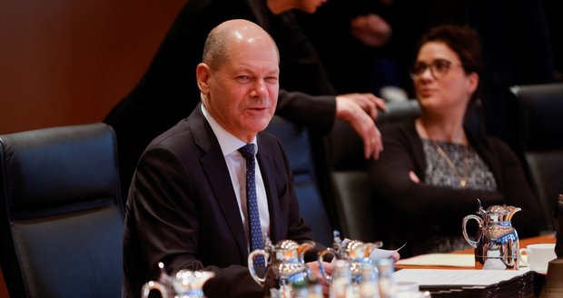 Scholz: Putin se dramaticky přepočítal. Německo koupí stíhačky schopné nést jaderné bomby