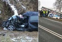 Čelní srážka autobusu a osobního vozu u Olbramovic: Zemřela řidička a její dítě!