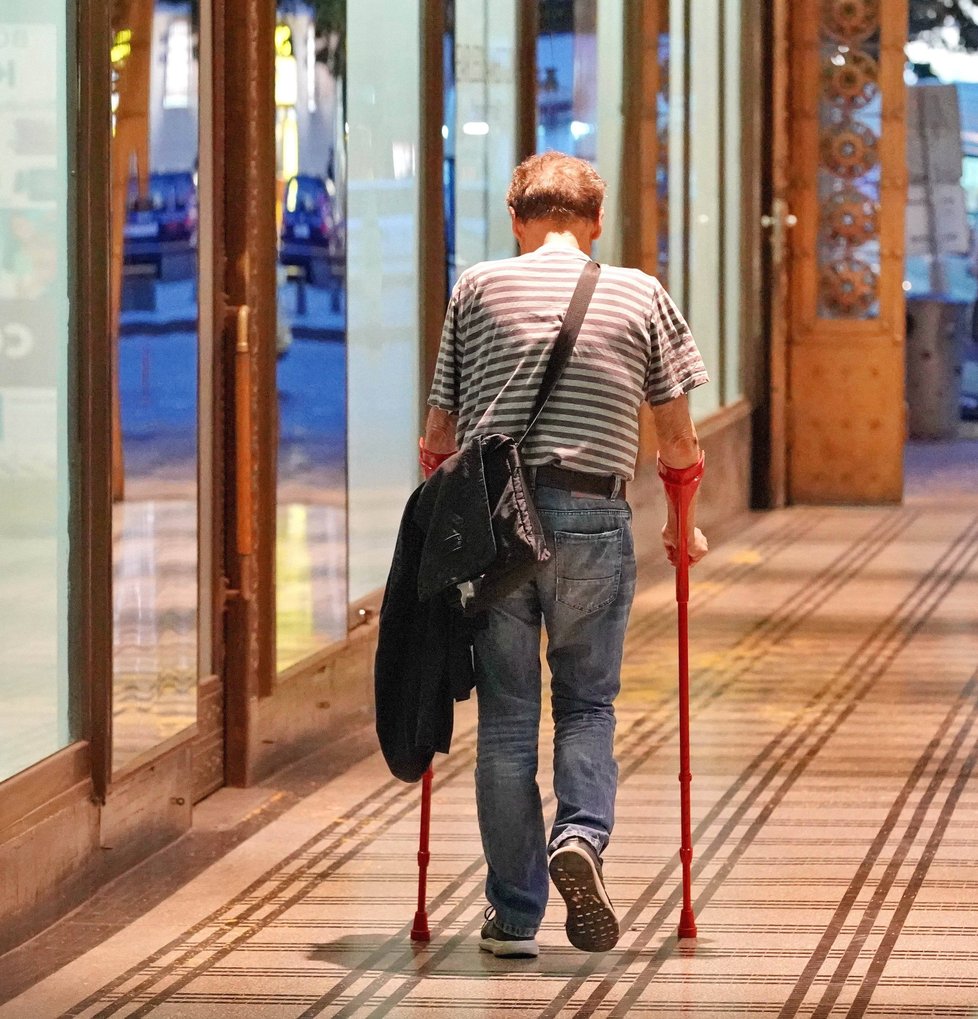 Zezadu by Oldřicha Víznera v pasáži Lucerna nikdo nepoznal.