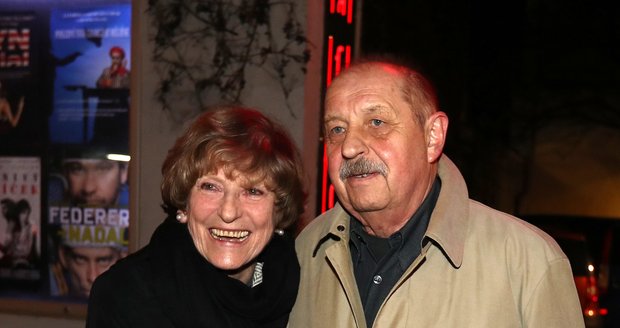 Herec Oldřich Vlach s manželkou