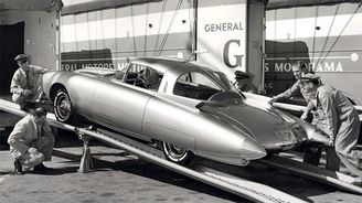 Mezi výstavišti Motoramy se Golden Rocket převážel v kamionu. Mezi výstavišti Motoramy se Golden Rocket převážel v kamionu.
