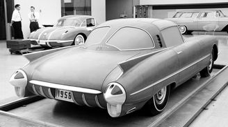 Designové prvky konceptu Golden Rocket využíval v roce 1958 i jeden z hliněných modelů Chevroletu Corvette. Designové prvky konceptu Golden Rocket využíval v roce 1958 i jeden z hliněných modelů Chevroletu Corvette.