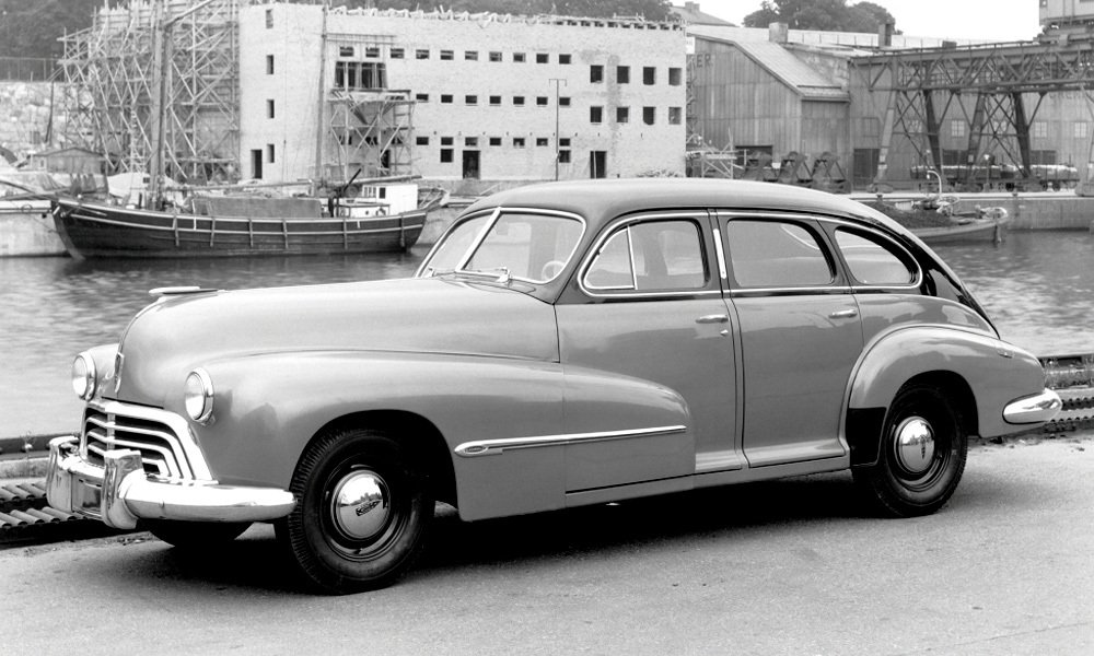 V roce 1946 byla civilní výroba amerických automobilek obnovena a Oldsmobile začal prodávat modely Dynamic Cruiser série 70.