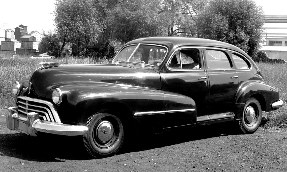 Sedan Oldsmobile série 70 z roku 1947 se nijak nelišil od ročníku 1946.