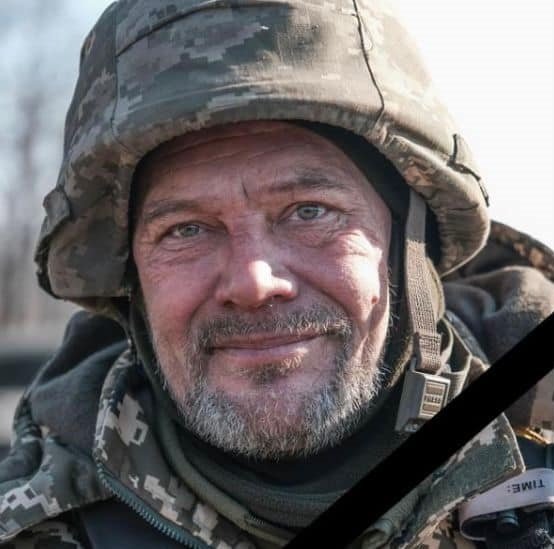 Oleg Chomjuk a jeho syn Nikita  zemřeli v bojích u Bachmutu. Otec bránil syna vlastním tělem.