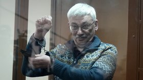 Oleg Orlov před soudem