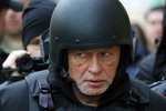 Oleg Sokolov měl při rekonstrukci vraždy na sobě neprůstřelnou vestu a helmu.