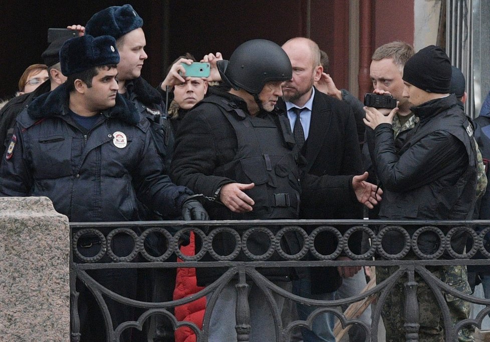 Oleg Sokolov ukázal policistům, jak se snažil ostatky Anastázie naházen do řeky.