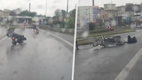 Padali jako hrušky: Motorkáře v Jaroměři překvapila olejová skvrna, tři skončili na zemi