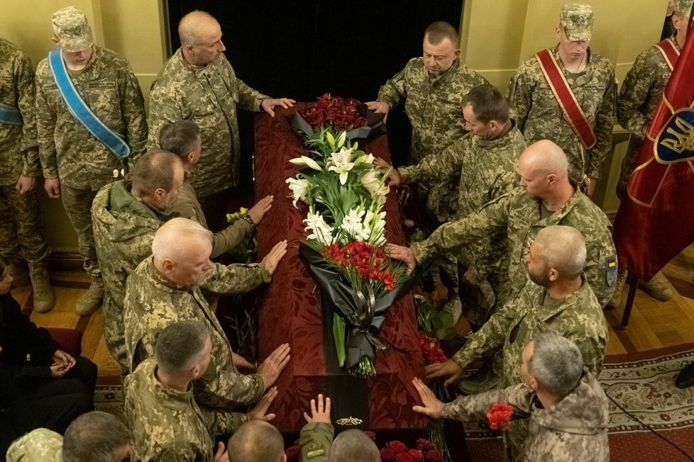 Pohřeb baletního tanečníka Olexandra Šapovala, který zemřel během bojů na Ukrajině.
