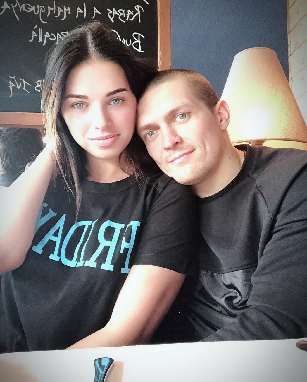 Ukrajinský boxer Oleksandr Usyk s manželkou