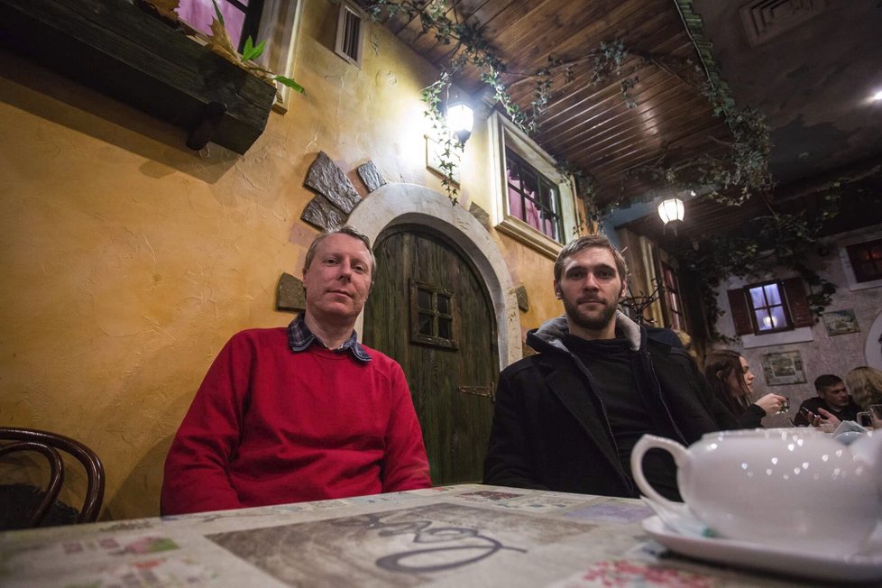 Novinář Oleksiy-Nestor Naumenko se společně s českým fotografem Davidem Těšínským vypravili vyzpovídat sériové vrahy do věznice v Charkově.