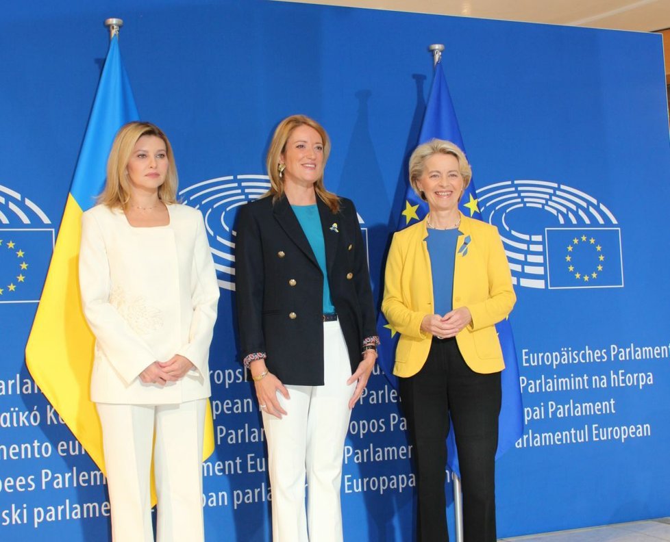 Olena Zelenská, šéfka europarlamentu Roberta Metsolaová a předsedkyně Komise Ursula von der Leyenová.