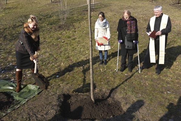 Praha 3 vysadila lípu pro Olgu Havlovou