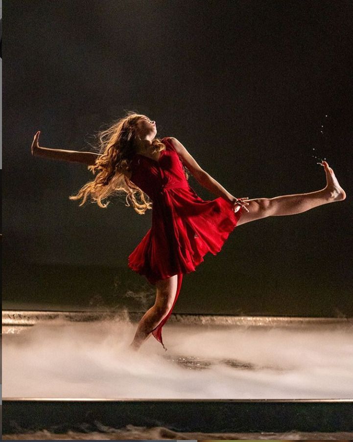 Ve videoklipu Olgy Lounové vystupuje Amélie jako tanečnice.