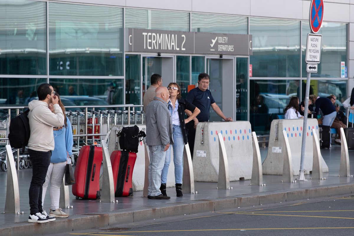 Olga Matušková s manželem Jiřím Plannerem na letišti