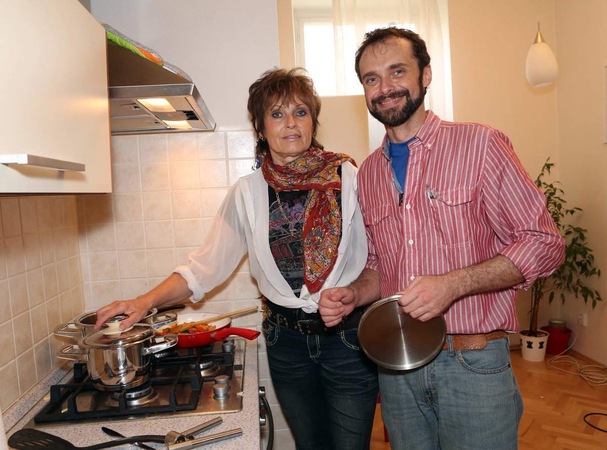 S chutí se Olga zapojila do kulinářské soutěže. Syn Walda jí pomáhal.