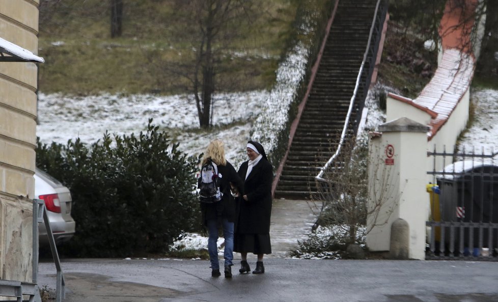 19. 12. 2017 15:06 hod. Praha – Malá Strana: Menzelová se setkala s generální představenou sestrou Bohuslavou Marií Kubačákovou.