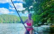Olga Menzelová na paddleboardu Olga Menzelová na paddleboardu