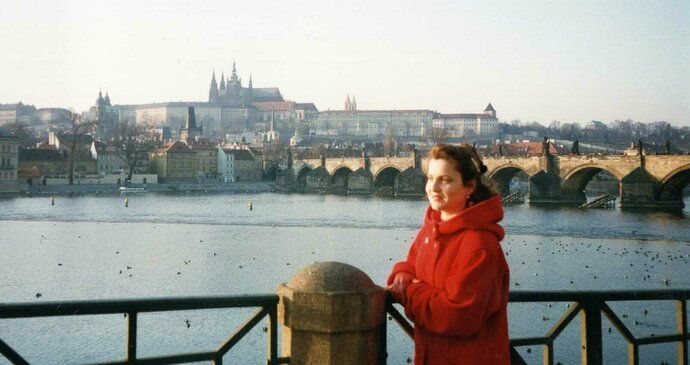 Manželka bývalého ukrajinského velvyslance v České republice Olga Perebyjnisová se na sociálních sítích dojemně rozloučila s Prahou. Připojila k tomu i vzpomínkové fotografie. Hlavní město jí utkvělo v srdci.
