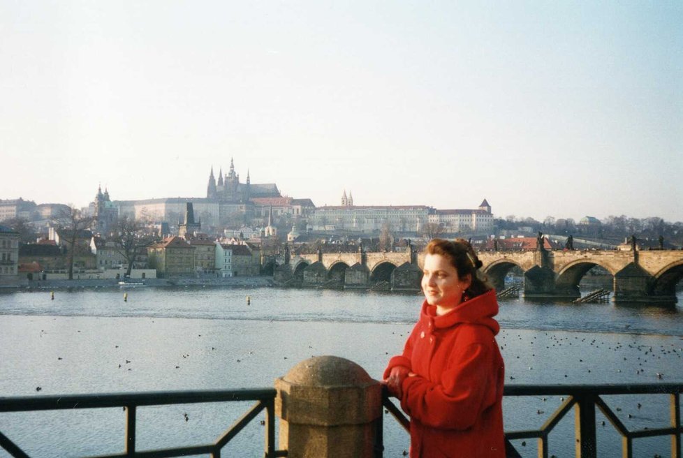 Manželka bývalého ukrajinského velvyslance v České republice Olga Perebyjnisová se na sociálních sítích dojemně rozloučila s Prahou. Připojila k tomu i vzpomínkové fotografie. Hlavní město jí utkvělo v srdci.