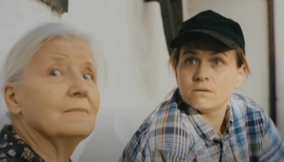 Olga Schmidtová a Pavla Tomicová ve filmu Rafťáci