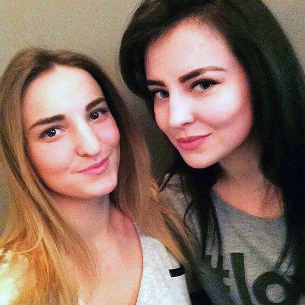 Oksana Berčenko (vpravo) se sestrou Dianou, která zahynula při autonehodě