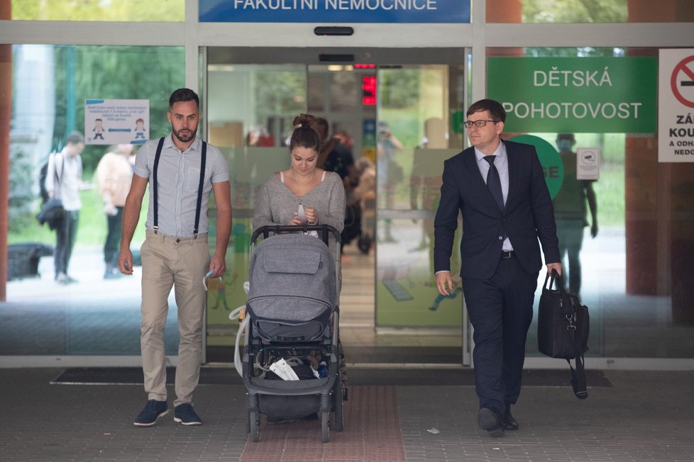 Rodiče Oliverka, který bojuje se spinální svalovou atrofií, vyjednávali s nemocnicí v Motole o podání léku Zolgensma.