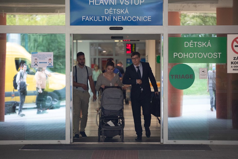Rodiče Oliverka, který bojuje se spinální svalovou atrofií, vyjednávali s nemocnicí v Motole o podání léku Zolgensma.