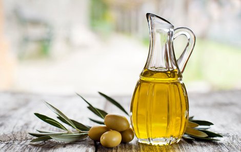 Maso před pečením pořádně potřete olivovým olejem.