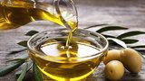 Olivový olej je elixír mládí: Umíte to s ním v kuchyni? Čím nám prospívá?