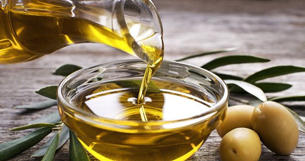 Olivový olej by neměl chybět v žádné kuchyni. Jeho zdravotní účinky jsou nenahraditelné.