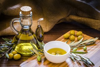 Olivový olej: zázrak pro teplou i studenou kuchyni