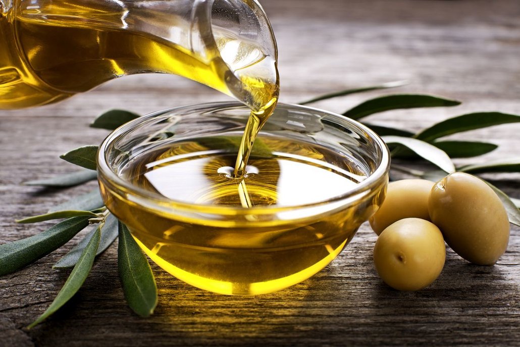Lososa pečte na kvalitním olivovém oleji
