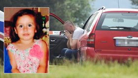 Úřady zveřejnily výsledky pitvy dívky, kterou nechal otec zamčenou v autě 8 hodin.