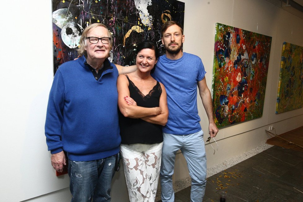 Olmer GALERIE: Vít Olmer s novými játry po dlouhé době na veřejnosti: Bacila ...