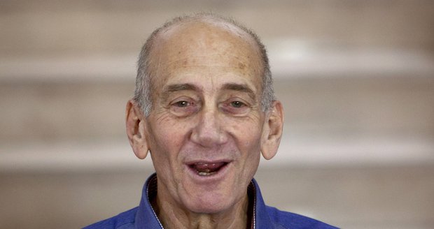 Izraelský expremiér Olmert dostal za korupci osm měsíců ve vězení