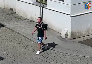 Policie hledá muže, který v Olomouci vykradl bistro.