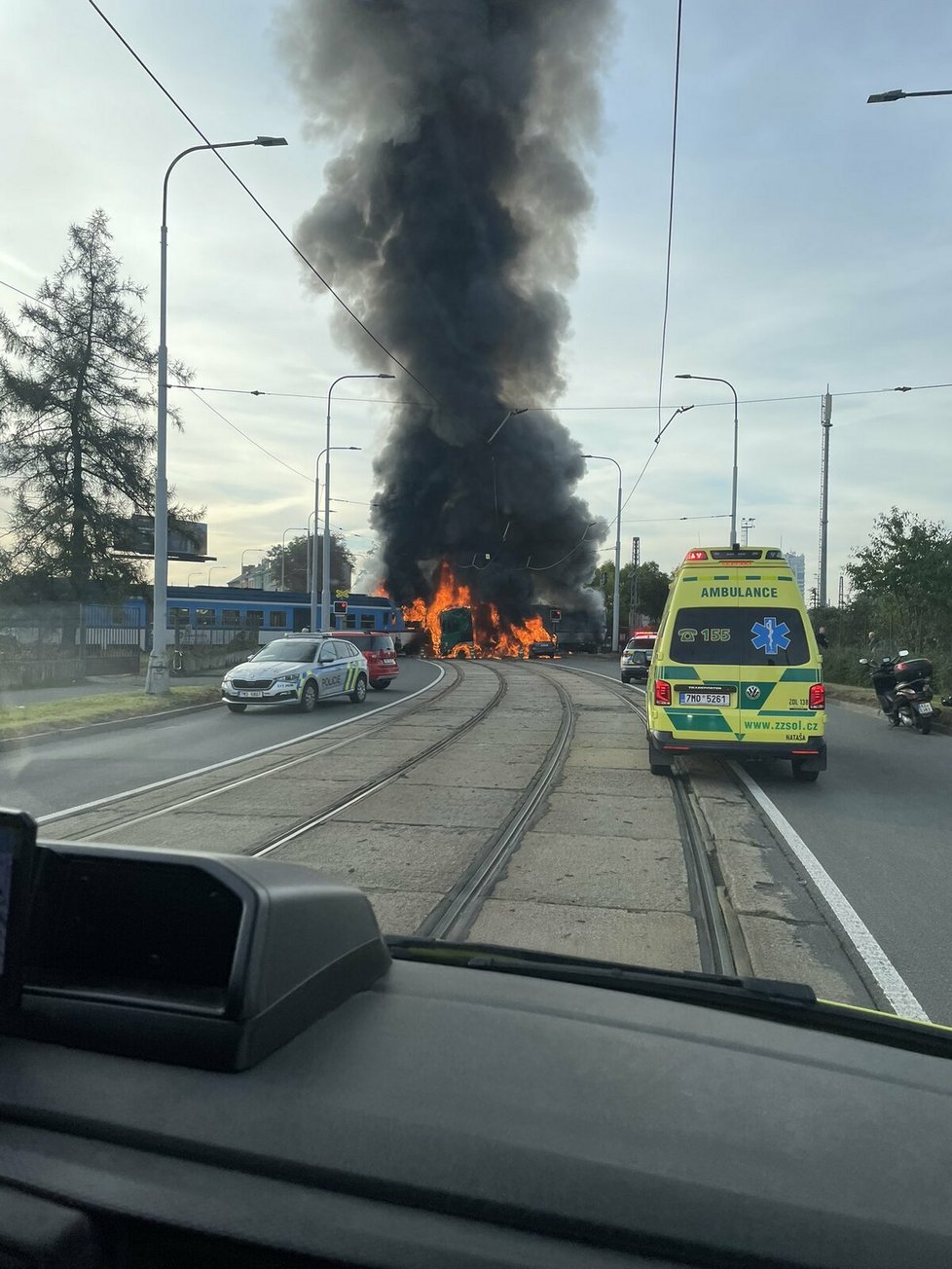 Nehoda vlaku, osobáku a kamionu v Olomouci